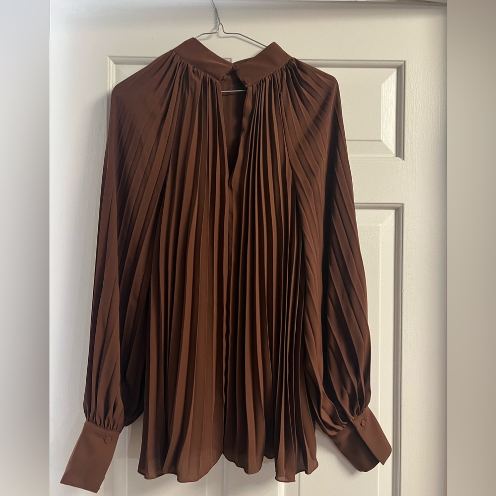 H&M Pleated Chiffon high Neck Blouse Brown Long Sleeve key hole back. Size L.